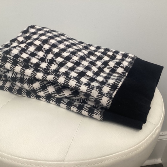 𝐁𝐥𝐚𝐜𝐤 𝐚𝐧𝐝 𝐰𝐡𝐢𝐭𝐞 𝐜𝐡𝐞𝐜𝐤𝐞𝐫𝐞𝐝 𝐣-𝐜𝐫𝐞𝐰 𝐬𝐰𝐞𝐚𝐭𝐞𝐫 - Picture 6 of 7